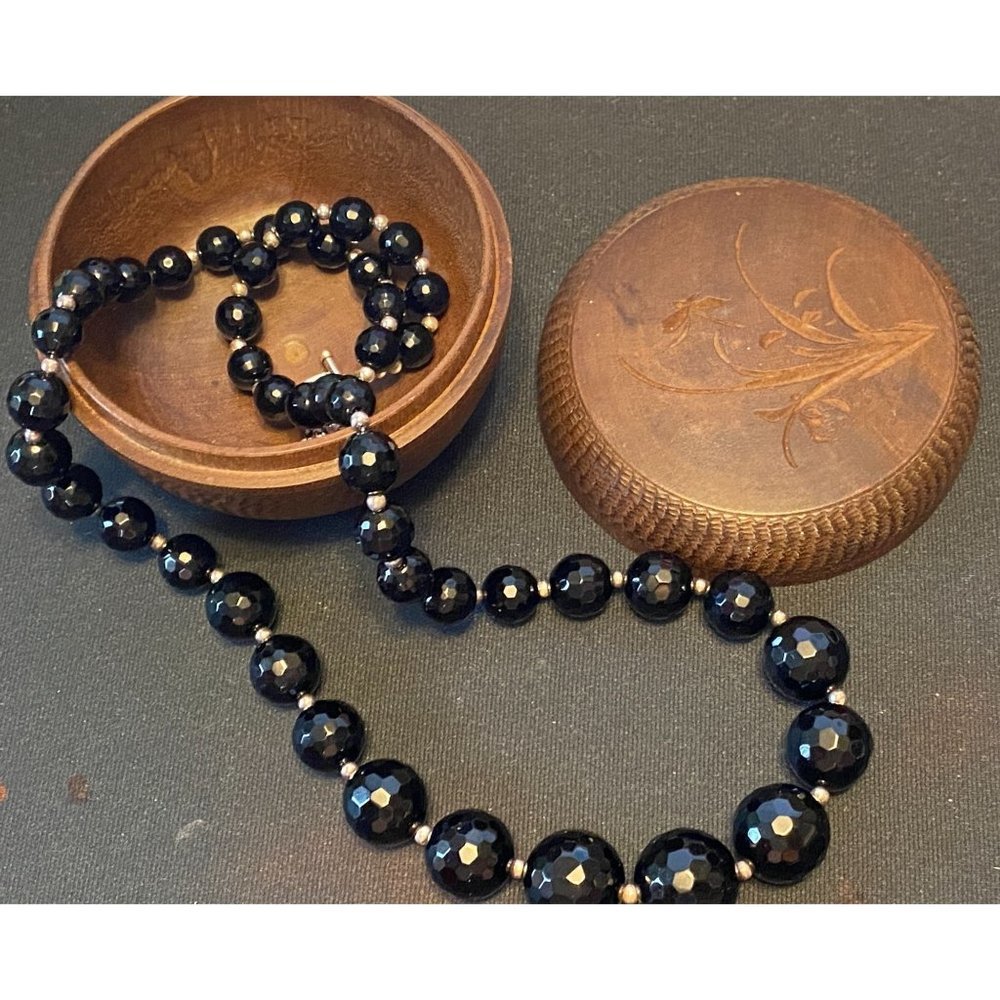 925 Sterling Graduated Faceted Onyx Beaded Necklace 23" in faux wood box